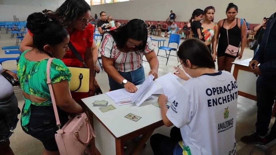Mais de cinco mil famílias de Borba, no AM, recebem auxílio enchente