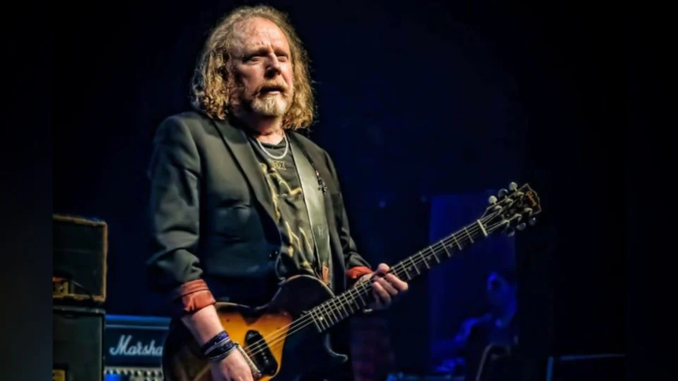 Gord Lewis, guitarrista canadense, é encontrado morto e o principal suspeito é seu filho