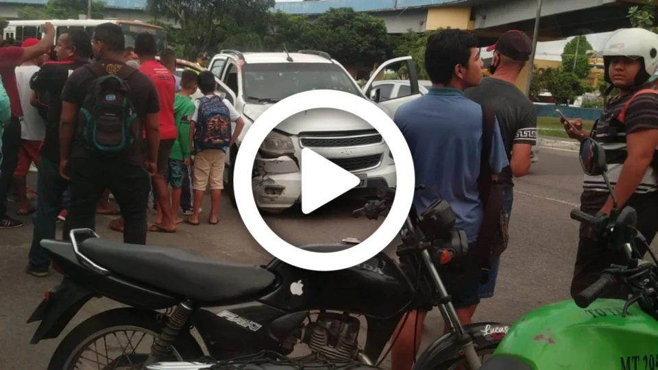 VÍDEO: picape branca é crivada de bala na Zona Leste de Manaus