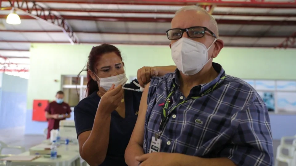 Covid-19: confira pontos de vacinação para adultos e crianças nesta terça-feira (10/05), em Manaus