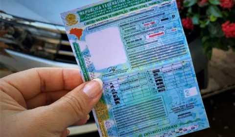 Carteira Nacional de Habilitação tem novo modelo a partir desta quarta-feira