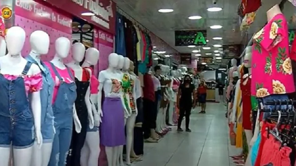 Confiança do comércio varejista cai 2,6% em setembro, afirma Icec