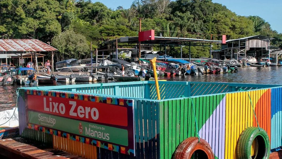 Marina do Davi, em Manaus, recebe coletor flutuante e ‘Gari Comunitário Fluvial’