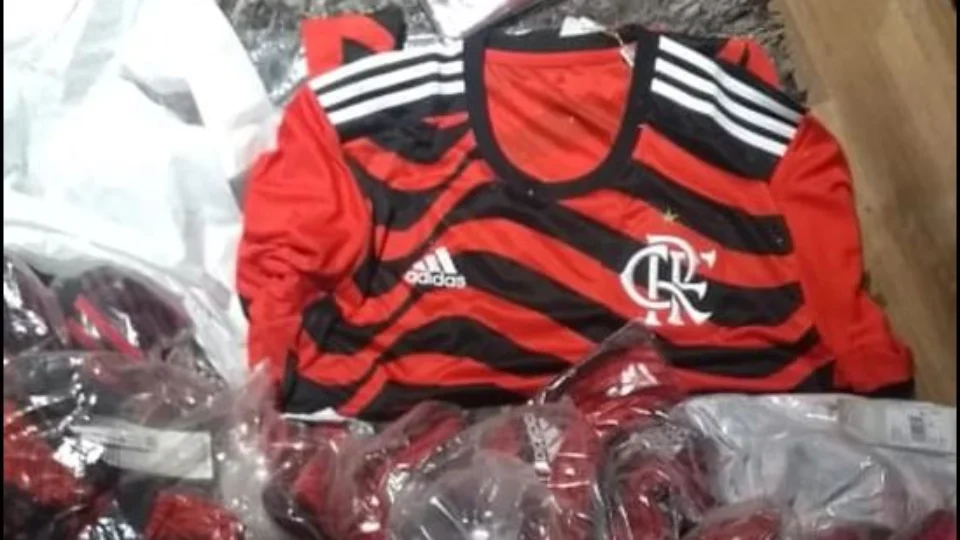 Vinte e cinco mil itens oficiais do Flamengo são roubados e prejuízo está avaliado em mais de R$ 1,6 milhão