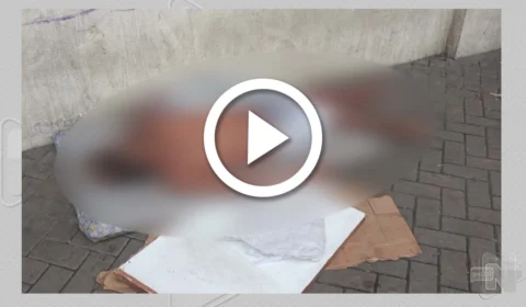 VÍDEO: venezuelano ataca a tesouradas homem em situação de rua no Centro de Manaus