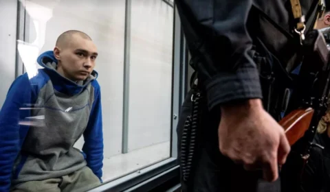 Corte ucraniana julga soldado russo de 21 anos capturado e acusado de ter atirado contra civil