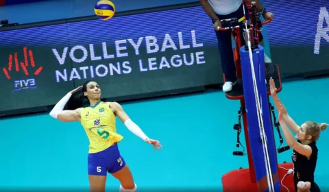 Ex-jogadora da seleção brasileira de vôlei descobre tumor no estômago e se afasta das quadras