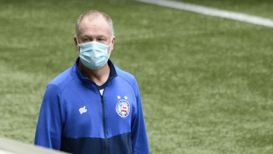 Mano Menezes cobra do Bahia recolhimento do FGTS no período de contrato com clube em 2020