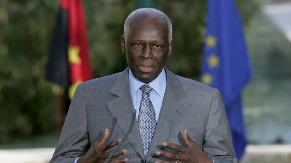 Ex-presidente angolano José Eduardo dos Santos morre aos 79 anos