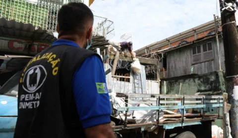 CIF interdita estabelecimento por comércio irregular de sucatas em Manaus