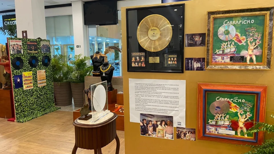 Exposição em homenagem a Zezinho Corrêa segue até domingo, 26, em shopping na Zona Centro-Sul de Manaus