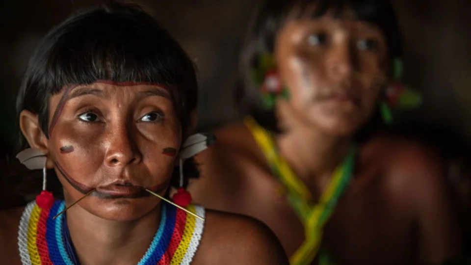 Por falta de medicamentos, ianomâmis denunciam que crianças estão expelindo vermes pela boca em RR