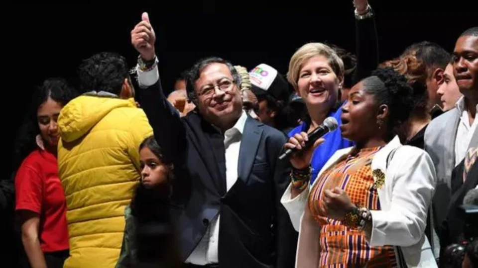 Gustavo Petro, 1º presidente de esquerda eleito na Colômbia, terá desafios políticos, econômicos e sociais
