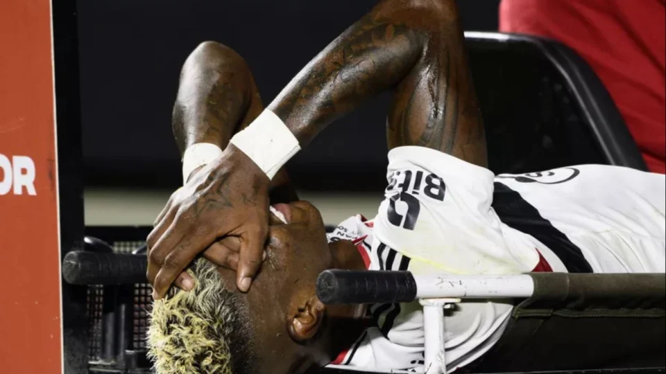 Zagueiro titular do São Paulo Arboleda deve ficar de fora da temporada por romper ligamentos do tornozelo esquerdo