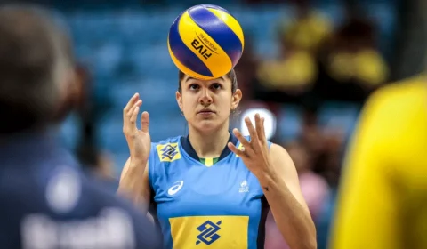 Atleta medalhista olímpica de 32 anos vai se aposentar da seleção brasileira de vôlei