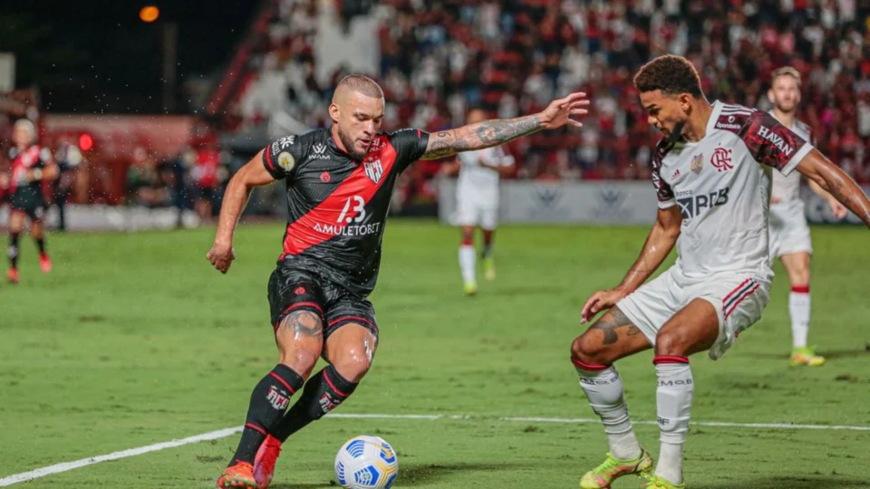 Atlético-GO e Flamengo duelam neste sábado na abertura do Campeonato Brasileiro