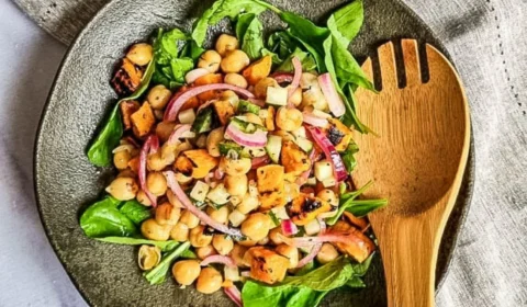 RECEITA FÁCIL: aprenda a fazer salada de grão-de-bico com batata doce