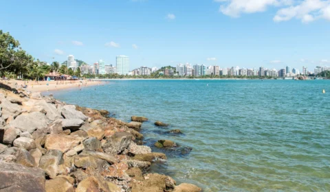 Conheça os bares e restaurantes em Vitória-ES para aproveitar o happy hour e se divertir até a madrugada