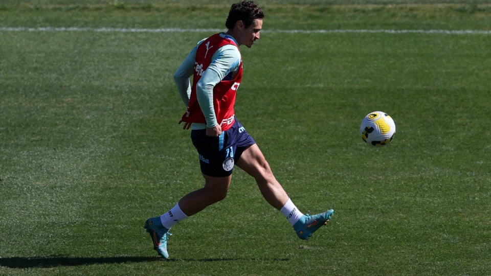 Rafael Veiga testa negativo para Covid-19 e vai encarar Santos pelo Brasileirão neste sábado, 28