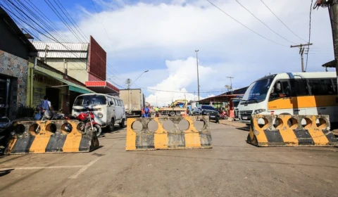 Por conta do avanço da cheia do Rio Negro, Rua Barão de São Domingos é interditada, em Manaus