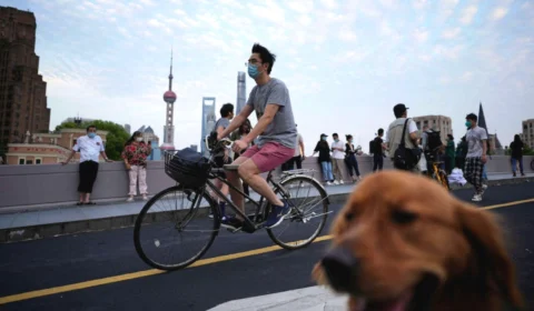 Após 2 meses, Xangai encerra regime de lockdown por Covid-19