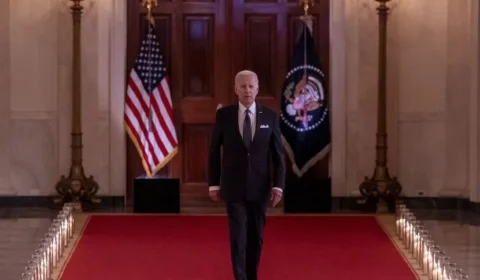 Após massacres, Biden pressiona Congresso para que crie leis mais rígidas ao porte de armas nos EUA