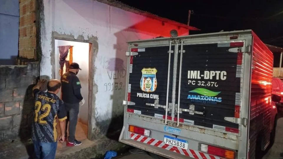 Jovens são executados a tiros dentro de casa na Zona Oeste de Manaus