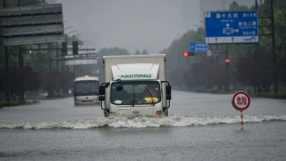 Inundação na China já registra seis mortes e 12 desaparecidos