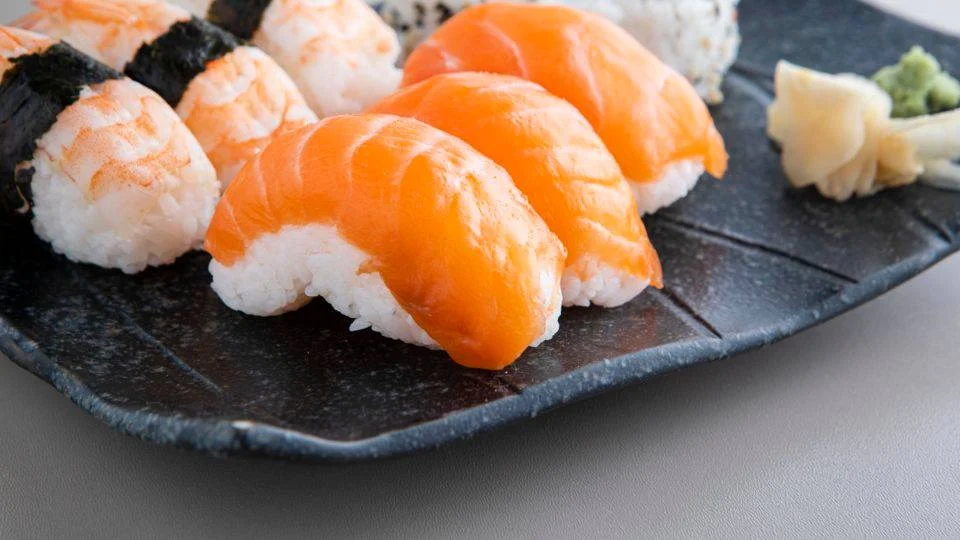 Casal é preso após fingir passar mal em restaurante japonês para não pagar conta, no Paraná