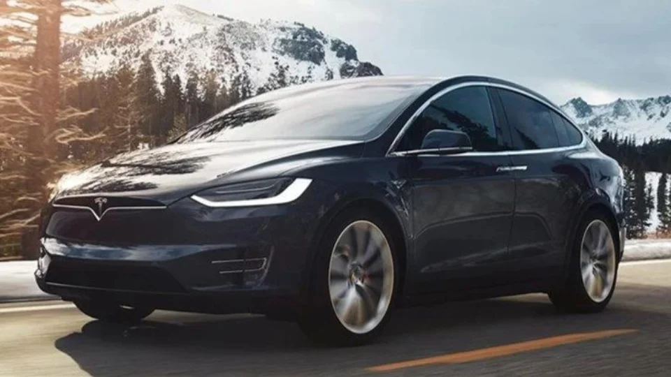 Tesla aumenta preço de carros elétricos em até US$ 6 mil