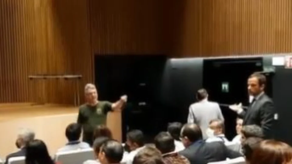 Presidente da Funai é xingado durante assembleia na Europa