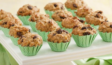 RECEITA FÁCIL: aprenda a fazer bolinho integral de banana e passas sem açúcar