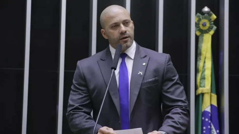 Contas do deputado Daniel Silveira começam a ser bloqueadas