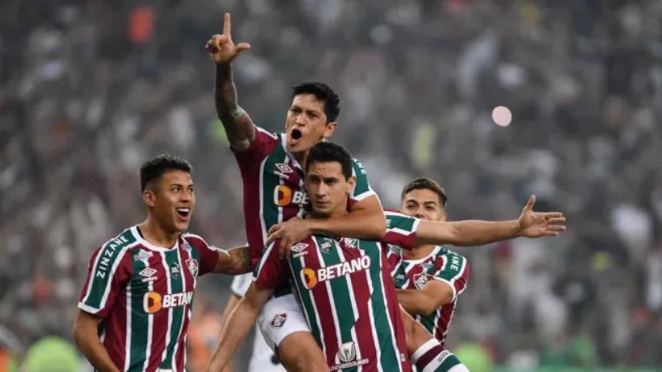 Em jogo eletrizante, Fluminense e Corinthians empatam em 2 a 2 pela semifinal da Copa do Brasil