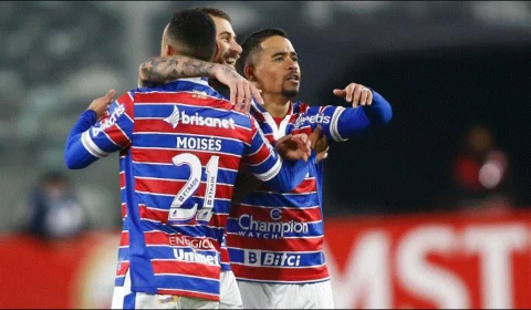 Fortaleza goleia Colo-Colo por 4 a 3, avança às oitavas de final e faz história fora de casa na Libertadores da América