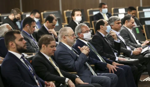 Com ressalvas, TCU aprova contas do governo federal de 2021