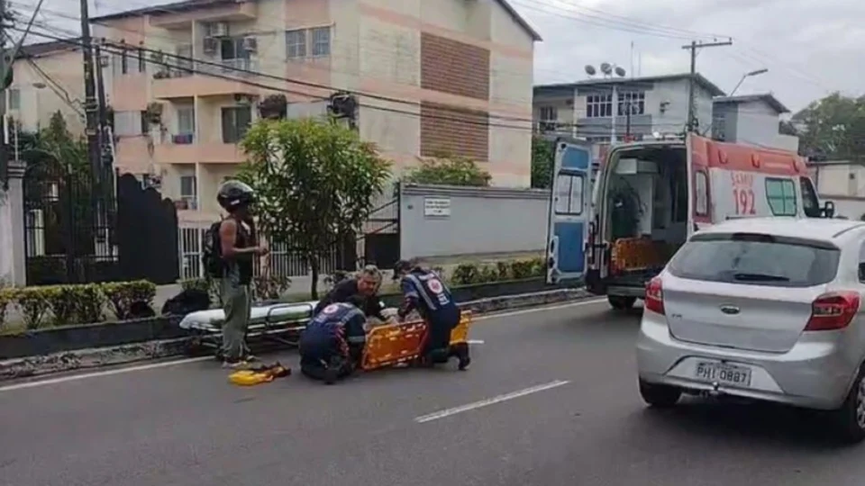 Motociclista fica ferido em acidente na avenida Ephigênio Sales, em Manaus