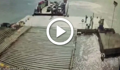 VÍDEO: flutuante afunda após ser engolido pelo mar em São Paulo