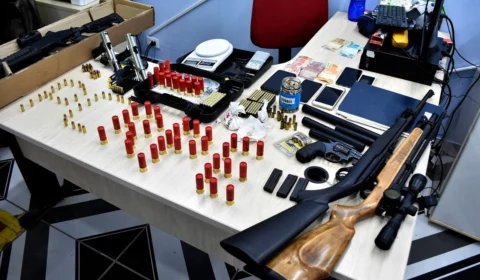 Operação Dead End prende cinco pessoas e apreende arsenal de armas no interior do AM