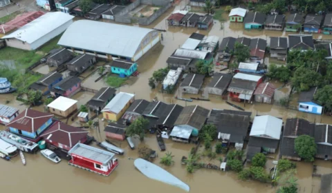 Amazonas regulamenta Auxílio Estadual Enchente de R$ 300 para famílias atingidas por desastres naturais