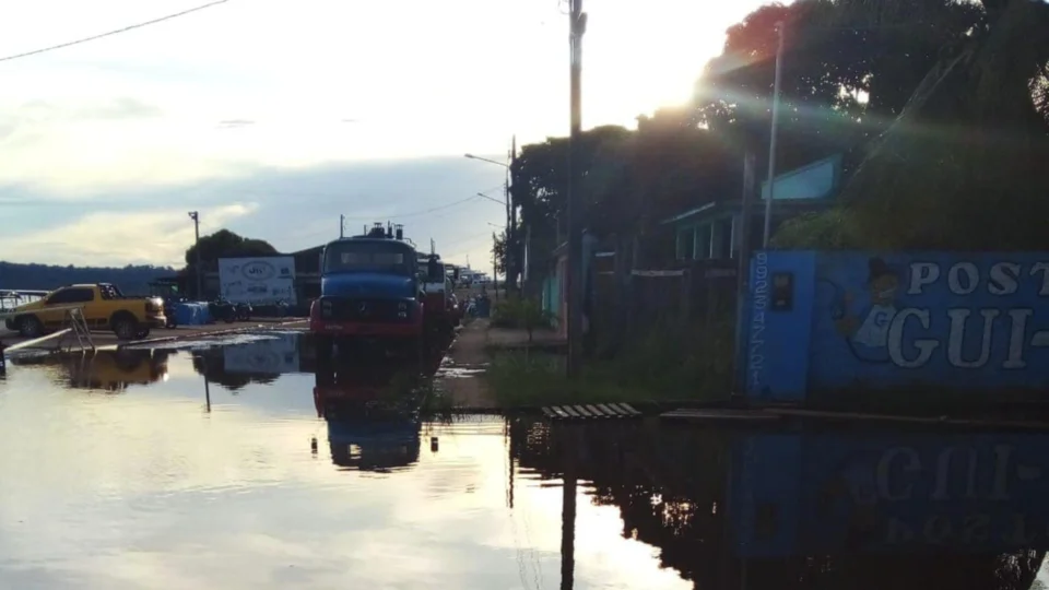 Nhamundá, no AM, decreta situação de emergência por conta da subida do Rio Amazonas