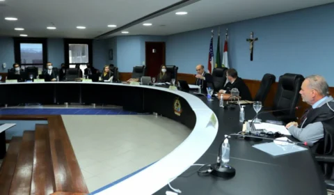 TCE-AM multa gestores de empresa de transportes urbanos em Presidente Figueiredo em mais de R$ 105 mil