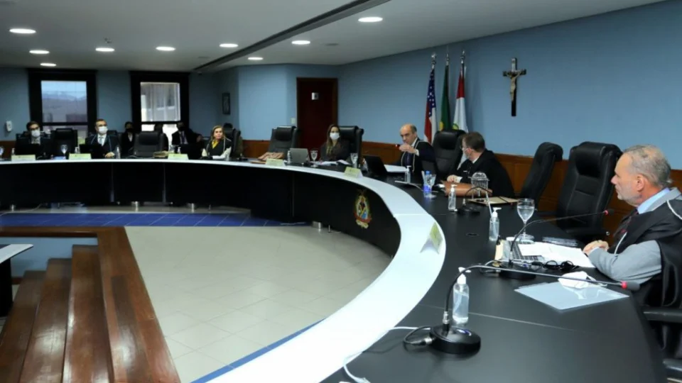 TCE-AM multa gestores de empresa de transportes urbanos em Presidente Figueiredo em mais de R$ 105 mil