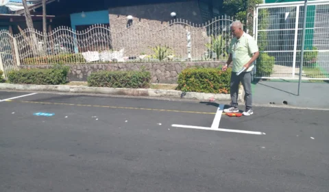 Ageman conscientiza população no primeiro dia de fiscalização do Zona Azul no Vieiralves, em Manaus