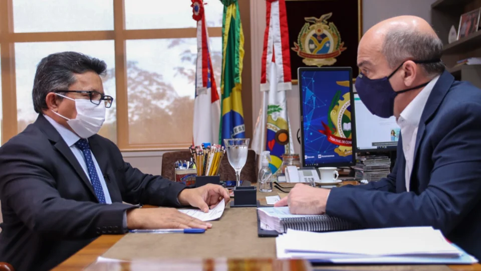 TCE-AM recebe relatório final da CPI da AM Energia, da Aleam