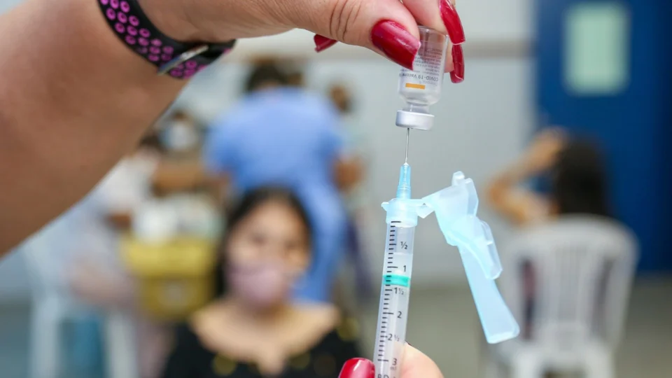 Confira os pontos de vacinação contra a Covid-19 nesta segunda-feira em Manaus