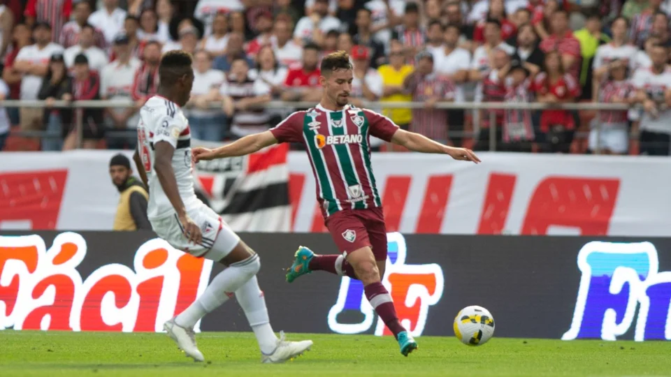 Com oito jogos de invencibilidade, Fluminense visita Goiás pela 18ª rodada do Campeonato Brasileiro nesta quarta, 20