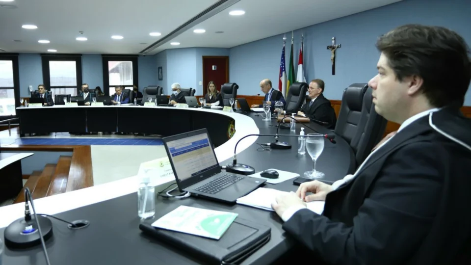 Por não seguir determinações sobre vacinação contra Covid, TCE-AM multa prefeito de Itacoatiara