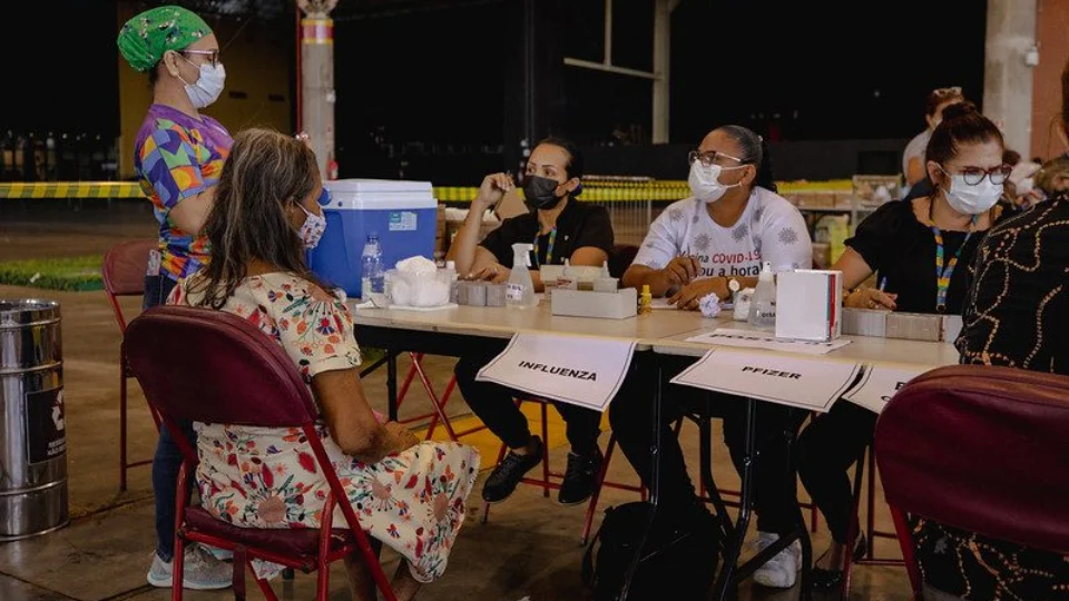 Vacinas contra Covid-19 e Influenza estarão disponíveis em 11 unidades de Manaus, neste sábado