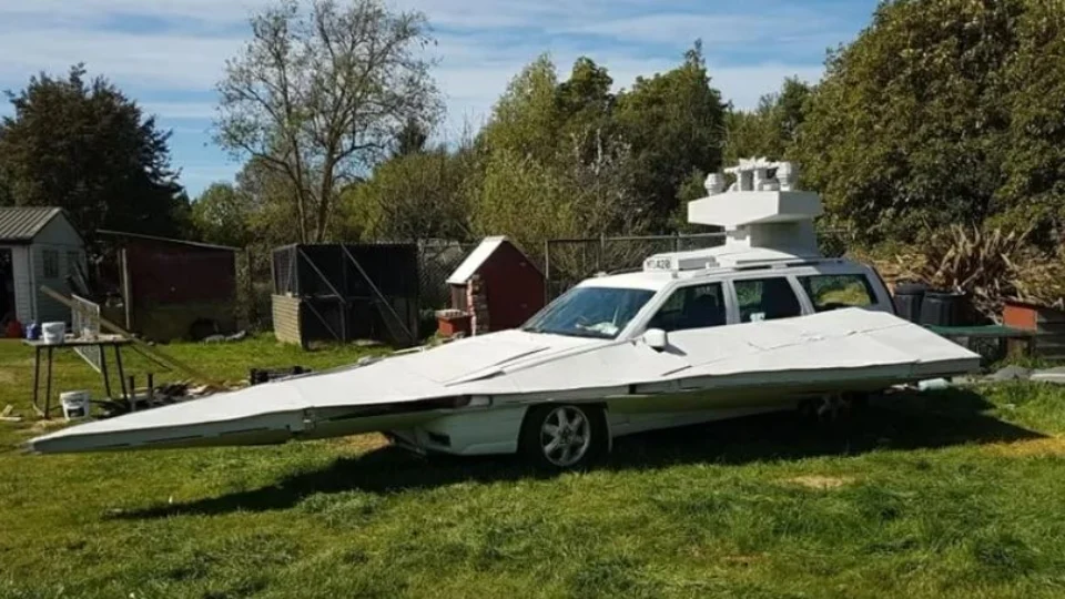 Volvo V70 XC é transformado em nave Imperial de Star Wars